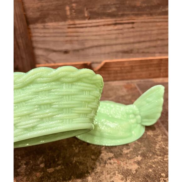 Jadeite Glass Hen on Nest - Picture 2 of 5